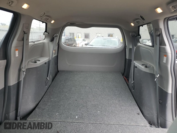 2019 Toyota Sienna LE with VIN 5TDJZ3DC2KS223303, listed as a Copart auction lot 65820654 with 286,964 mi miles and Clean Title. Bid and sale history available at carsss.com. Image 10.