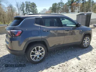 2022 Jeep Compass Latitude Lux with VIN 3C4NJDFB2NT164072, listed as a Copart auction lot 55399095 with 33,666 mi miles and Salvage title. Bid and sale history available at DreamBid. Image 3.