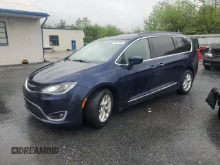 2017 Chrysler Pacifica Touring L z VIN 2C4RC1BGXHR794862, wystawiony jako Copart lot #56767055 z przebiegiem 109 956 mil mil oraz Szkoda całkowita • Salvage title. Historia ofert i sprzedaży dostępna na DreamBid. Obrazek 1.