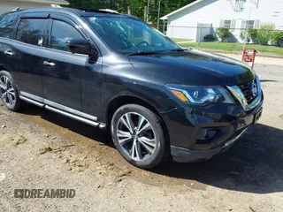 2020 Nissan Pathfinder Platinum z VIN 5N1DR2DM6LC580398, wystawiony jako IAAI lot #42224602 z przebiegiem 85 297 mil mil oraz . Historia ofert i sprzedaży dostępna na DreamBid. Obrazek 1.