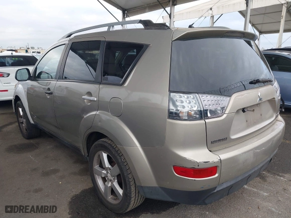 2008 Mitsubishi Outlander XLS with VIN JA4MS41X08Z011693, listed as a IAAI auction lot 42072843 with 288,760 mi miles. Bid and sale history available at carsss.com. Image 3.