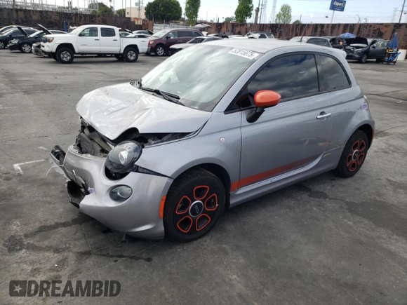 2018 FIAT 500e z VIN 3C3CFFGE2JT362534, wystawiony jako Copart lot #52815675 z przebiegiem 66 498 mil mil oraz Szkoda całkowita • Salvage title. Historia ofert i sprzedaży dostępna na DreamBid. Obrazek 1.
