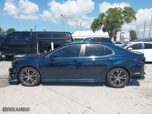 2020 Toyota Camry SE with VIN 4T1G11AK5LU500066, listed as a IAAI auction lot 42000886 with 99,153 mi miles. Bid and sale history available at carsss.com. Image 14.
