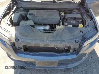 2020 Jeep Cherokee Latitude с VIN 1C4PJLCB0LD619317, выставлен на аукционе Copart как лот 52575625 с пробегом 84 753 миль миль и Списание • Salvage title. История ставок и продаж доступна на DreamBid. Изображение 14.