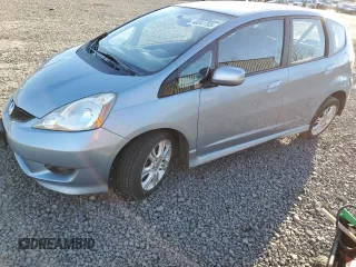 2011 Honda Fit Sport z VIN JHMGE8H58BC021807, wystawiony jako Copart lot #48341705 z przebiegiem 257 331 mil mil oraz Szkody całkowita. Historia ofert i sprzedaży dostępna na DreamBid. Obrazek 1.