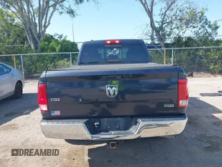2018 Ram 1500 SLT z VIN 1C6RR6GG2JS303880, wystawiony jako IAAI lot #42138224 z przebiegiem 120 533 mil mil oraz . Historia ofert i sprzedaży dostępna na DreamBid. Obrazek 16.