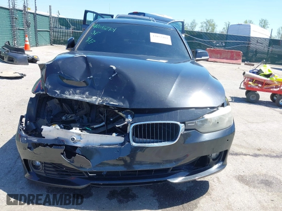 2013 BMW 3 Series 328i z VIN WBA3C1C56DF438426, wystawiony jako IAAI lot #42052101 z przebiegiem 180 524 mil mil oraz . Historia ofert i sprzedaży dostępna na DreamBid. Obrazek 12.