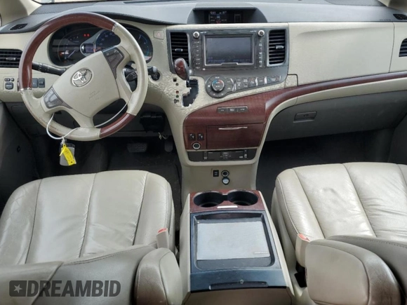 2011 Toyota Sienna XLE AAS z VIN 5TDYK3DC9BS046073, wystawiony jako Copart lot #57030305 z przebiegiem 246 956 mil mil oraz Szkoda całkowita • Salvage title. Historia ofert i sprzedaży dostępna na DreamBid. Obrazek 8.