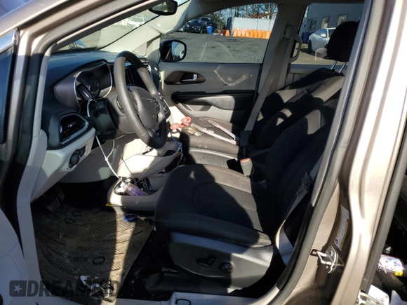 2018 Chrysler Pacifica Touring with VIN 2C4RC1DGXJR293893, listed as a Copart auction lot 41871185 with 141,447 mi miles and Clean title. Bid and sale history available at DreamBid. Image 7.
