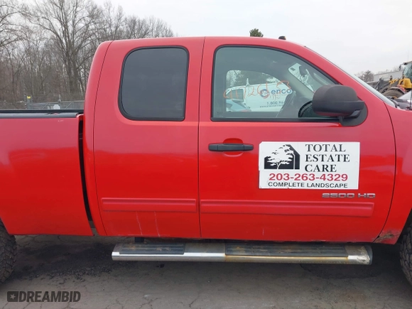 2011 GMC Sierra 2500HD SLE with VIN 1GT220CG8BZ134636, listed as a IAAI auction lot 41726133 with 147,118 mi miles. Bid and sale history available at carsss.com. Image 13.