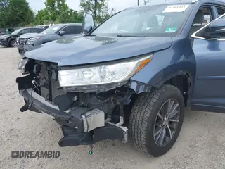 2018 Toyota Highlander SE z VIN 5TDJZRFHXJS879100, wystawiony jako IAAI lot #42461433 z przebiegiem 118 286 mil mil oraz . Historia ofert i sprzedaży dostępna na DreamBid. Obrazek 6.