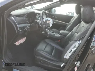 2022 Cadillac XT4 FWD Premium Luxury z VIN 1GYFZCR42NF135325, wystawiony jako Copart lot #43133215 z przebiegiem 48 998 mil mil oraz Szkoda całkowita • Salvage title. Historia ofert i sprzedaży dostępna na DreamBid. Obrazek 7.