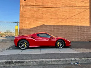2021 Ferrari F8 с VIN ZFF93LMA2M0264413, выставлен на аукционе Copart как лот 54799515 с пробегом 1 205 миль миль и Списание • Salvage title. История ставок и продаж доступна на DreamBid. Изображение 5.