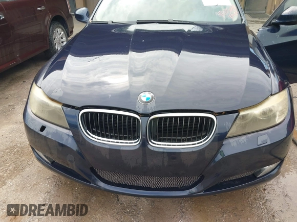 2009 BMW 3 Series 328i with VIN WBAPH77589NL82437, listed as a IAAI auction lot 42035078 with 226,583 mi miles. Bid and sale history available at carsss.com. Image 6.