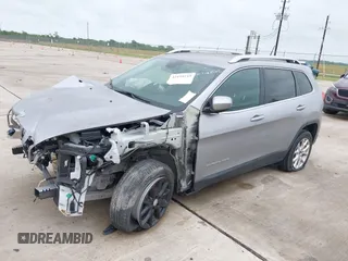 2018 Jeep Cherokee Latitude with VIN 1C4PJLCX7JD558850, listed as a IAAI auction lot 42199243 with 109,780 mi miles. Bid and sale history available at carsss.com. Image 16.