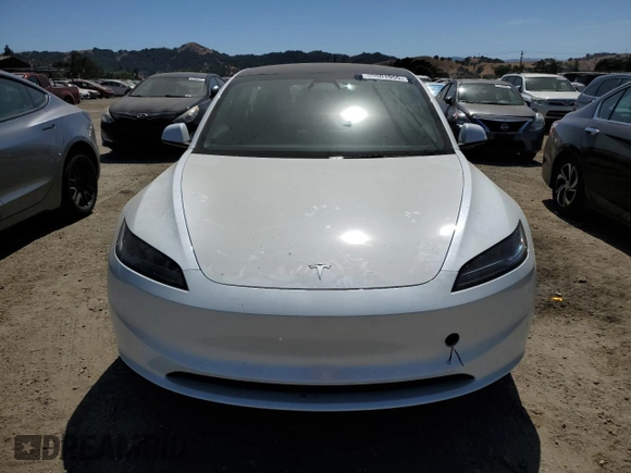 2025 Tesla Model 3 Long Range z VIN 5YJ3E1EAXSF914864, wystawiony jako Copart lot #60901055 z przebiegiem 4 174 mil mil oraz Szkoda całkowita • Salvage title. Historia ofert i sprzedaży dostępna na DreamBid. Obrazek 5.