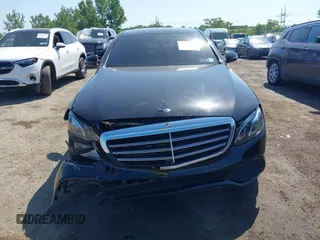 2017 Mercedes-Benz E 300 Luxury с VIN WDDZF4KB5HA181216, выставлен на аукционе IAAI как лот 42576943 с пробегом 105 576 миль миль и . История ставок и продаж доступна на DreamBid. Изображение 12.