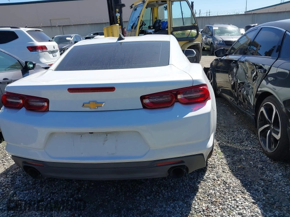 2019 Chevrolet Camaro 1LS with VIN 1G1FB1RX5K0130443, listed as a IAAI auction lot 41586492 with 122,538 mi miles and . Bid and sale history available at carsss.com. Image 17.