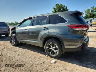 2017 Toyota Highlander LE with VIN 5TDBZRFH8HS477994, listed as a Copart auction lot 61043225 with 70,801 mi miles and Salvage title. Bid and sale history available at DreamBid. Image 2.