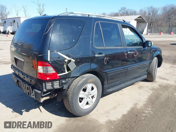 2005 Mercedes-Benz M-Class 3.7L with VIN 4JGAB57E05A537929, listed as a IAAI auction lot 41735013 with 175,695 mi miles. Bid and sale history available at carsss.com. Image 4.