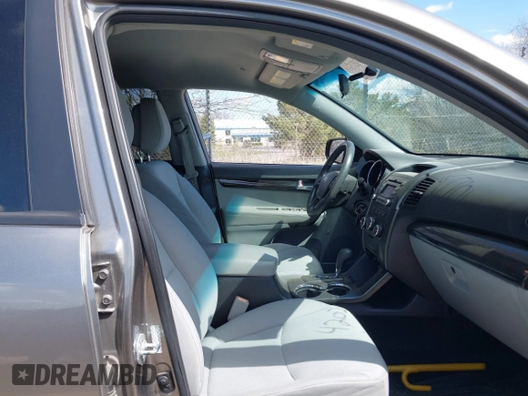 2011 Kia Sorento LX with VIN 5XYKTCA1XBG032086, listed as a IAAI auction lot 42026859 with 177,449 mi miles. Bid and sale history available at carsss.com. Image 5.
