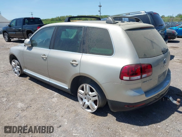 2004 Volkswagen Touareg with VIN WVGCM67L44D033856, listed as a IAAI auction lot 42142143 with 105,682 mi miles and . Bid and sale history available at DreamBid. Image 3.