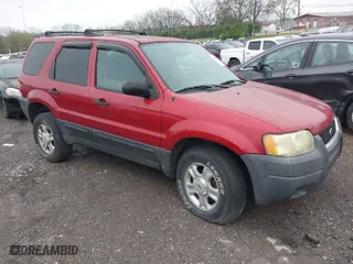 2004 Ford Escape XLT with VIN 1FMCU03114KA54144, listed as a IAAI auction lot 41908703 with 238,791 mi miles. Bid and sale history available at carsss.com. Image 1.