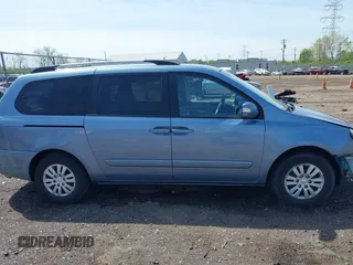 2011 Kia Sedona LX with VIN KNDMG4C74B6368551, listed as a IAAI auction lot 42022483 with 172,495 mi miles. Bid and sale history available at carsss.com. Image 14.