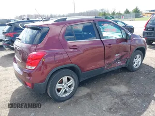 2017 Chevrolet Trax LT z VIN 3GNCJPSB6HL171777, wystawiony jako IAAI lot #41983833 z przebiegiem 88 726 mil mil oraz . Historia ofert i sprzedaży dostępna na DreamBid. Obrazek 4.