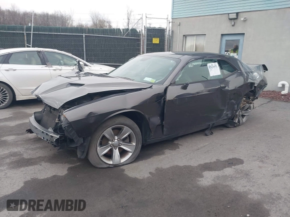 2017 Dodge Challenger SXT z VIN 2C3CDZAG6HH614807, wystawiony jako IAAI lot #35678971 z przebiegiem 65 795 mil mil oraz . Historia ofert i sprzedaży dostępna na DreamBid. Obrazek 2.