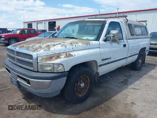 1996 Dodge 1500 z VIN 1B7HC16Y1TS630096, wystawiony jako IAAI lot #42095072 z przebiegiem 252 069 mil mil oraz . Historia ofert i sprzedaży dostępna na DreamBid. Obrazek 2.