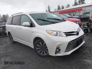 2018 Toyota Sienna XLE with VIN 5TDDZ3DC0JS201425, listed as a IAAI auction lot 42001590 with 49,772 mi miles. Bid and sale history available at carsss.com. Image 1.