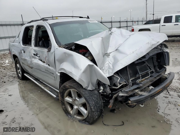 2013 Chevrolet Avalanche LTZ with VIN 3GNMCGE01DG259485, listed as a Copart auction lot 38668434 with 119,355 mi miles and Salvage Title. Bid and sale history available at carsss.com. Image 4.
