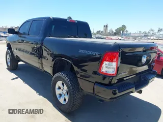 2022 Ram 1500 Big Horn z VIN 1C6RRFMG7NN441178, wystawiony jako IAAI lot #42721492 z przebiegiem 16 459 mil mil oraz . Historia ofert i sprzedaży dostępna na DreamBid. Obrazek 3.
