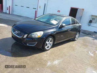 2012 Volvo S60 T5 с VIN YV1622FS2C2092353, выставлен на аукционе IAAI как лот 41872196 с пробегом Не указан миль и . История ставок и продаж доступна на DreamBid. Изображение 17.