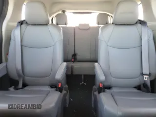 2021 Toyota Sienna XLE z VIN 5TDJRKEC8MS058563, wystawiony jako Copart lot #56932015 z przebiegiem 57 319 mil mil oraz Szkoda całkowita • Salvage title. Historia ofert i sprzedaży dostępna na DreamBid. Obrazek 10.