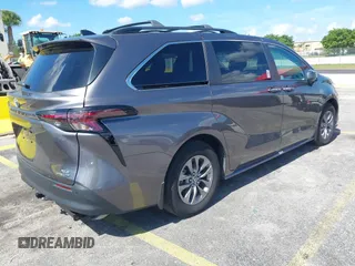 2023 Toyota Sienna XLE с VIN 5TDYSKFC4PS076631, выставлен на аукционе IAAI как лот 42527538 с пробегом 20 123 миль миль и . История ставок и продаж доступна на DreamBid. Изображение 4.