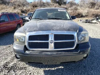 2006 Dodge Dakota SLT with VIN 1D7HW48K76S632981, listed as a Copart auction lot 43036995 with 211,057 mi miles and Clean Title. Bid and sale history available at carsss.com. Image 5.