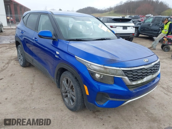 2021 Kia Seltos LX z VIN KNDEPCAA9M7045395, wystawiony jako IAAI lot #41886909 z przebiegiem 14 973 mil mil oraz . Historia ofert i sprzedaży dostępna na DreamBid. Obrazek 1.