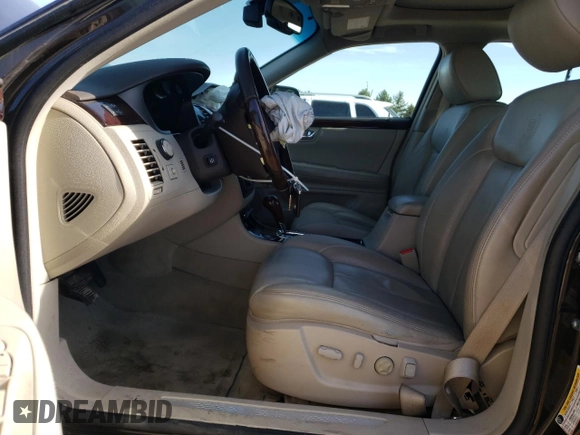 2008 Cadillac DTS 1SC z VIN 1G6KD57Y68U111388, wystawiony jako Copart lot #54204465 z przebiegiem 122 077 mil mil oraz Szkoda całkowita • Salvage title. Historia ofert i sprzedaży dostępna na DreamBid. Obrazek 7.