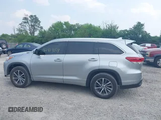 2018 Toyota Highlander SE z VIN 5TDKZRFH4JS544239, wystawiony jako IAAI lot #42429079 z przebiegiem 121 406 mil mil oraz . Historia ofert i sprzedaży dostępna na DreamBid. Obrazek 14.