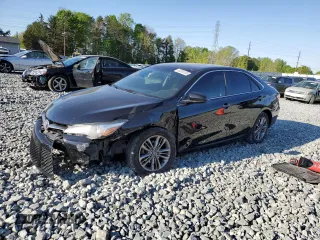 2017 Toyota Camry XLE z VIN 4T1BF1FK4HU449090, wystawiony jako Copart lot #53204155 z przebiegiem 106 668 mil mil oraz Szkoda całkowita • Salvage title. Historia ofert i sprzedaży dostępna na DreamBid. Obrazek 1.