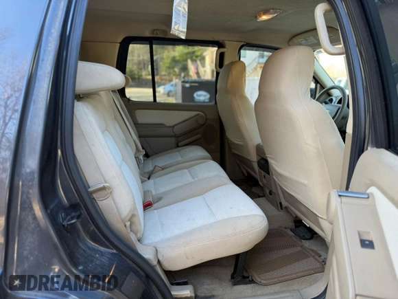 2007 Ford Explorer XLT with VIN 1FMEU73E27UA72214, listed as a Copart auction lot 53916955 with 221,707 mi miles and Clean Title. Bid and sale history available at carsss.com. Image 6.