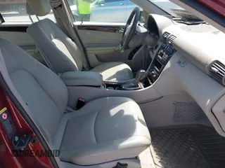 2001 Mercedes-Benz C 230/260/280/320 z VIN WDBRF61J21F056048, wystawiony jako IAAI lot #42273081 z przebiegiem 138 637 mil mil oraz . Historia ofert i sprzedaży dostępna na DreamBid. Obrazek 5.