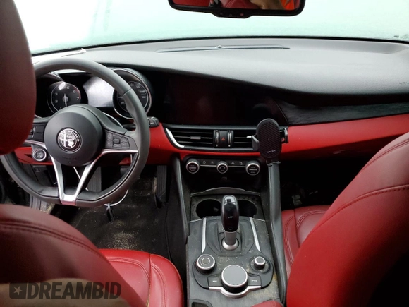 2019 Alfa Romeo Giulia z VIN ZARFAMAN4K7622772, wystawiony jako Copart lot #55380795 z przebiegiem Nie podano mil oraz Szkody całkowita. Historia ofert i sprzedaży dostępna na DreamBid. Obrazek 8.