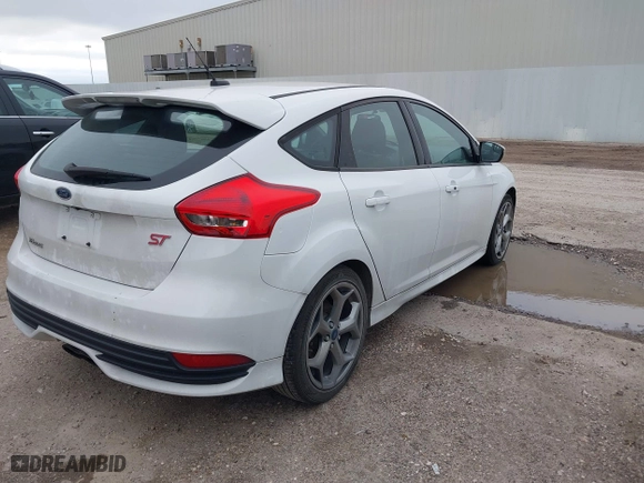 2015 Ford Focus ST with VIN 1FADP3L91FL268867, listed as a IAAI auction lot 41583424 with 169,426 mi miles. Bid and sale history available at carsss.com. Image 4.