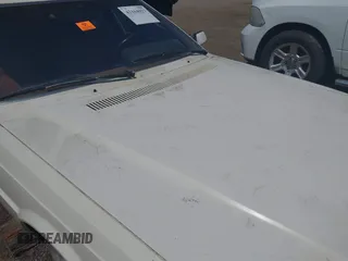 1985 Maserati Quattroporte z VIN ZAMBC1103FA305124, wystawiony jako IAAI lot #42164927 z przebiegiem 117 000 mil mil oraz . Historia ofert i sprzedaży dostępna na DreamBid. Obrazek 6.