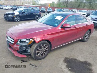 2017 Mercedes-Benz C 300 z VIN 55SWF4KB7HU231035, wystawiony jako IAAI lot #42057097 z przebiegiem 58 123 mil mil oraz . Historia ofert i sprzedaży dostępna na DreamBid. Obrazek 2.