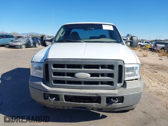 2005 Ford Super Duty F-250 XL with VIN 1FTNX20565EA76826, listed as a IAAI auction lot 41654542 with 279,363 mi miles. Bid and sale history available at carsss.com. Image 12.