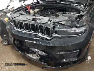 2023 Jeep Grand Cherokee Altitude with VIN 1C4RJHAG8P8709690, listed as a IAAI auction lot 41408724 with 32,972 mi miles and . Bid and sale history available at DreamBid. Image 6.